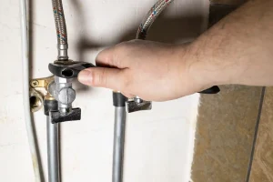 Replacing drain valve without draining tank